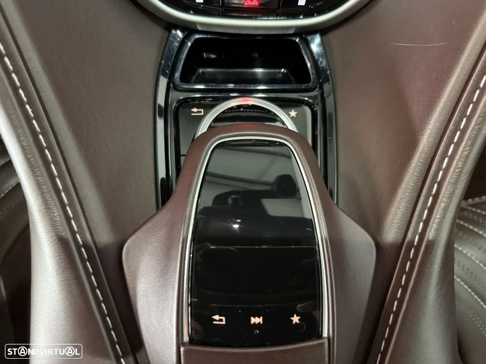 Aston Martin DB11 Coupé - 38