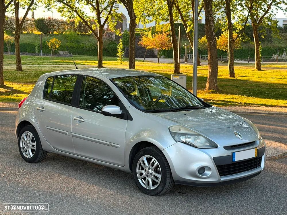 Renault Clio 1.5 dCi Dynamique S - 1