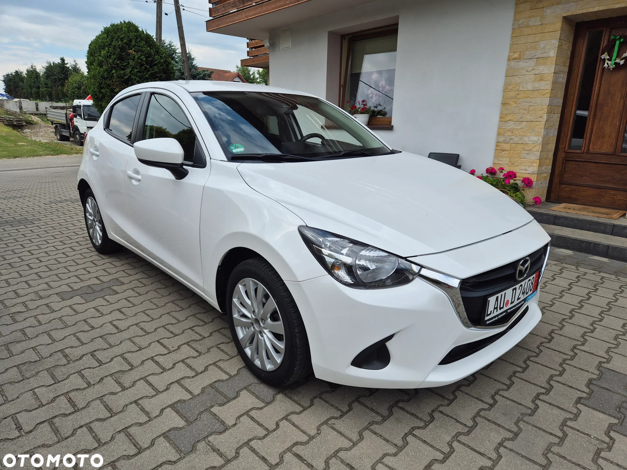 Mazda 2 SKYACTIV-G 90 White Edition - 2