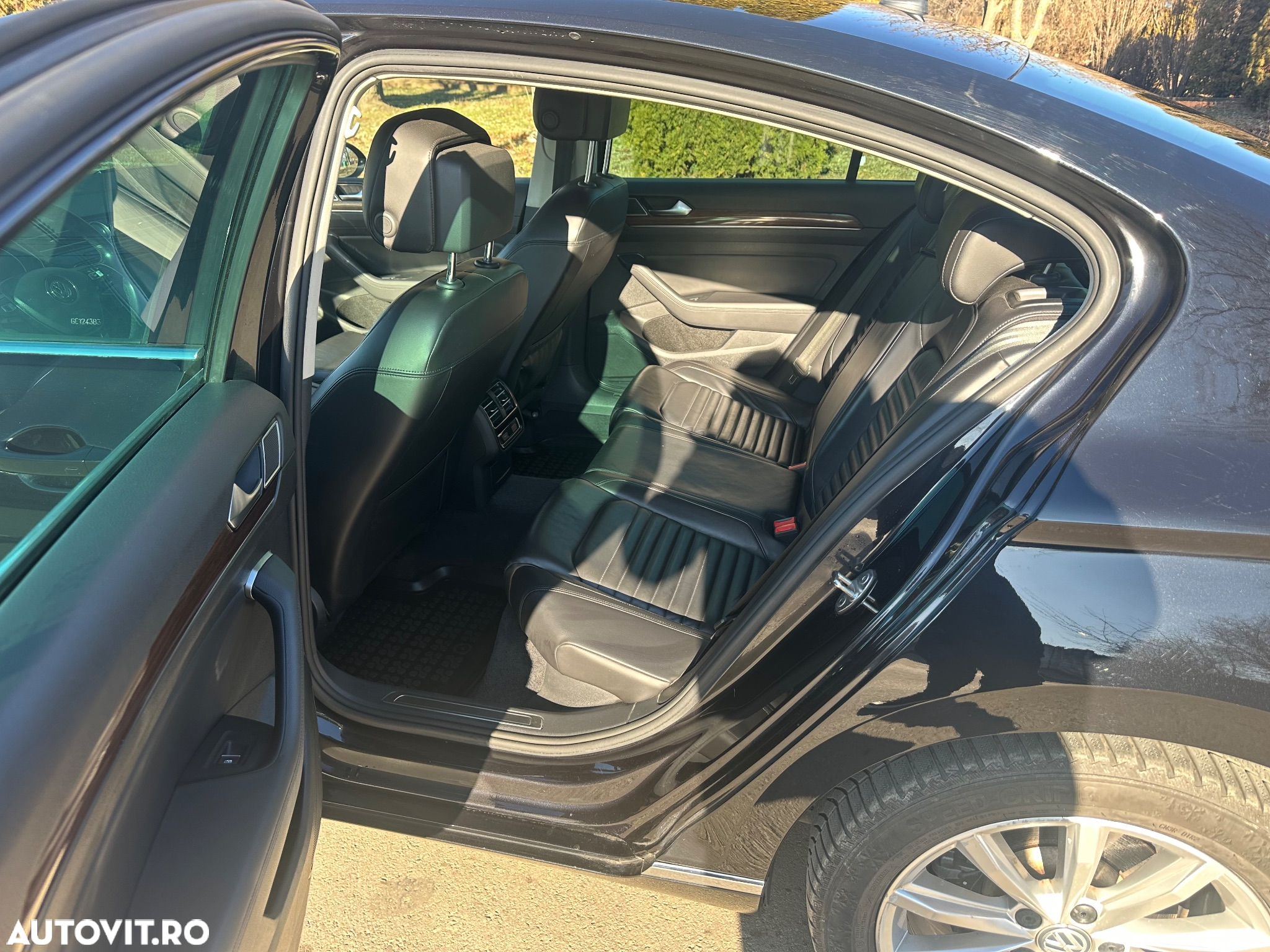 Volkswagen Passat - 11