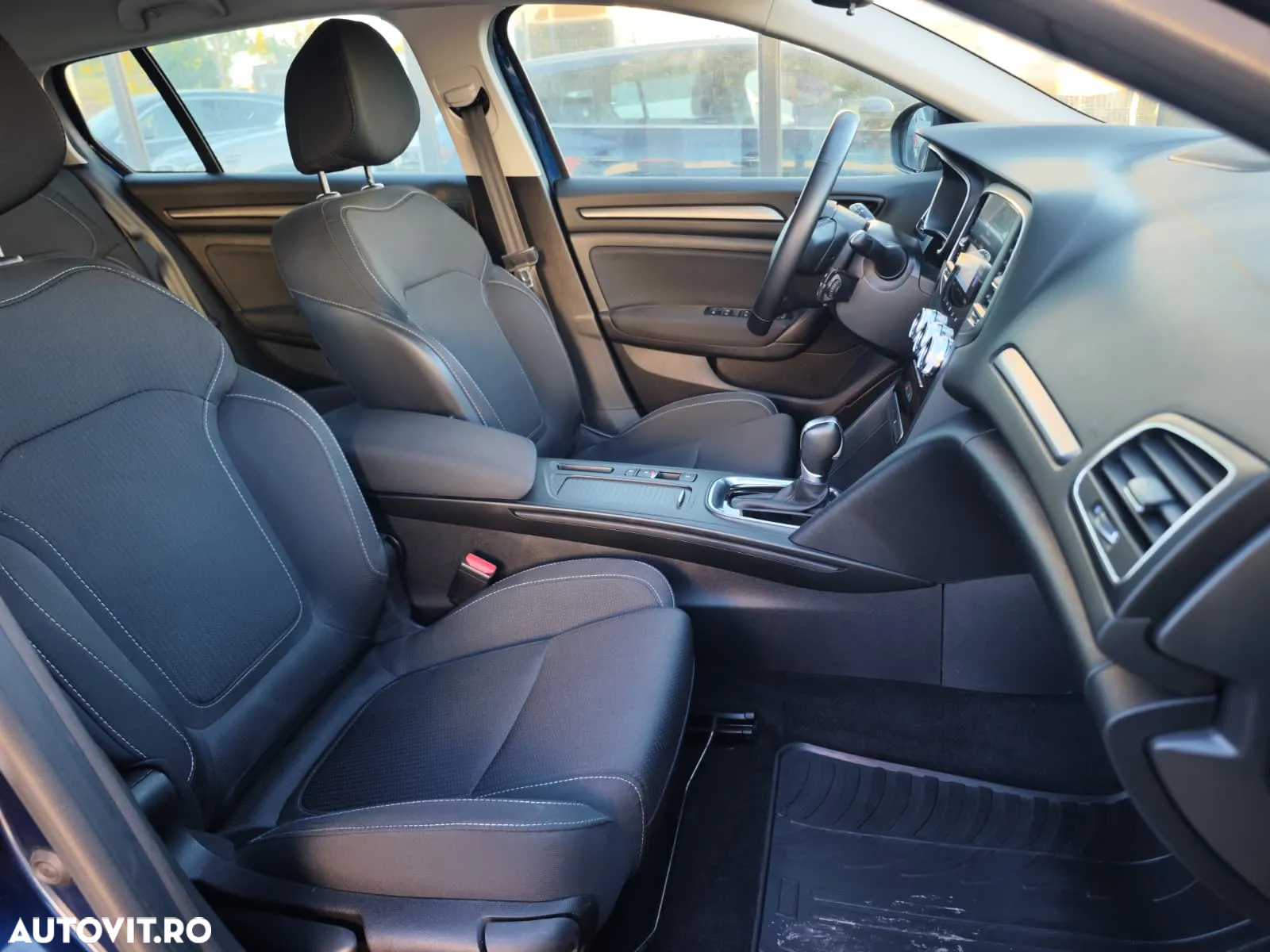 Renault Megane Grandtour E-TECH Plug-in 160 BUSINESS EDITION - 11