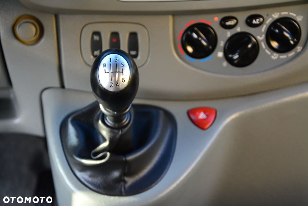 Renault Trafic FAP Grand Passenger Black Edition - 32