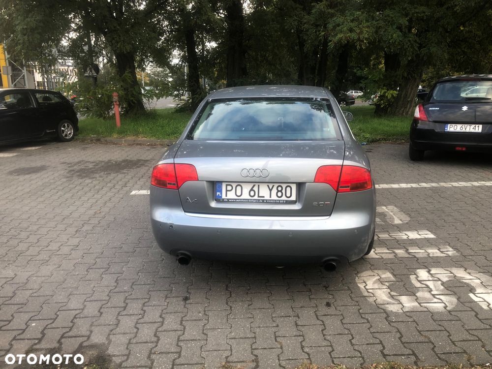 Audi A4 Limousine - 5