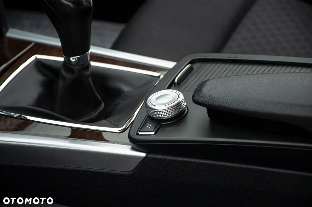 Mercedes-Benz Klasa E 200 BlueEFFICIENCY Elegance - 32