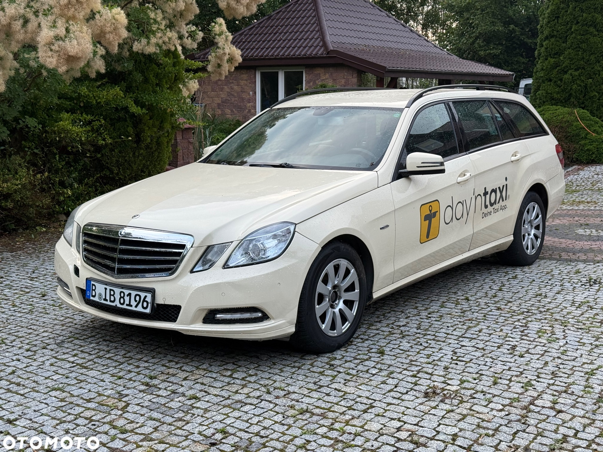 Mercedes-Benz Klasa E 200 T CDI DPF BlueEFFICIENCY Automatik - 2