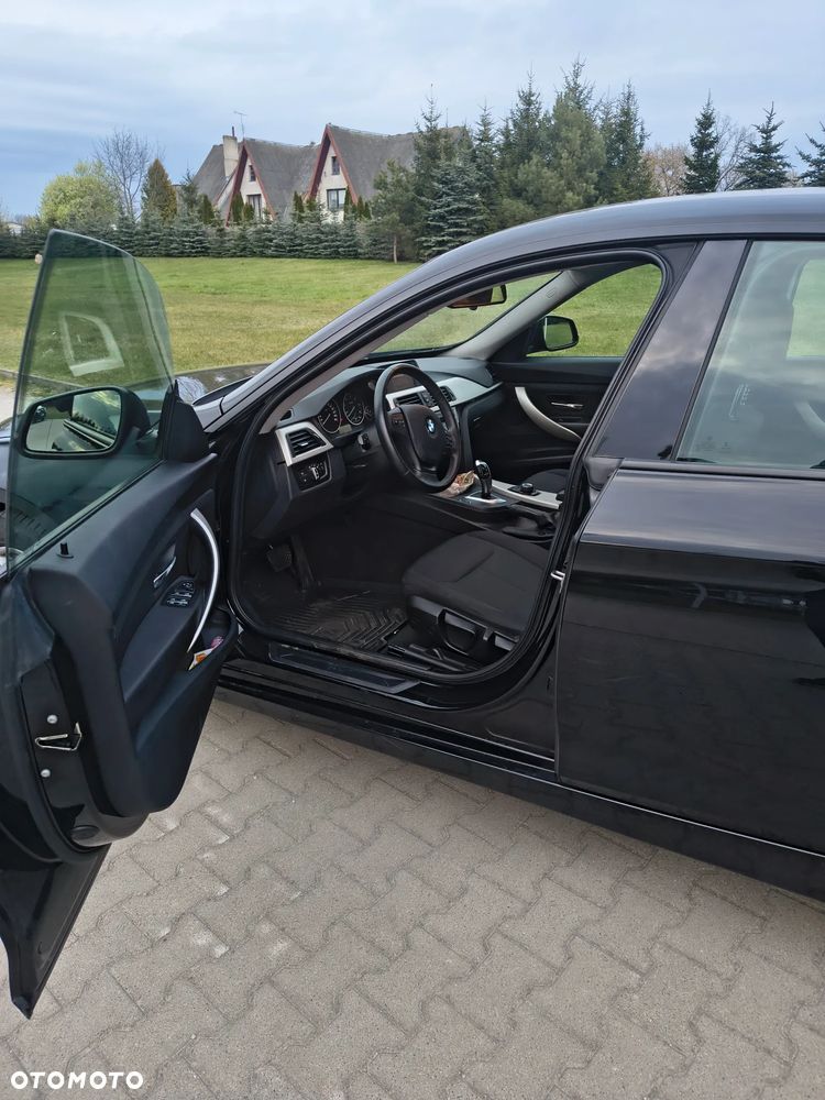 BMW Seria 3 318d MHEV Advantage - 11