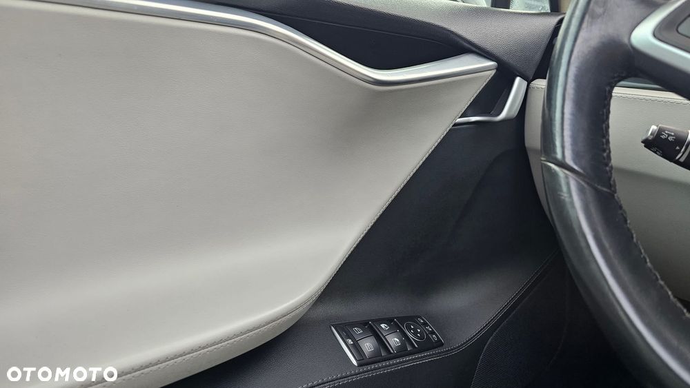 Tesla Model S Standard - 22
