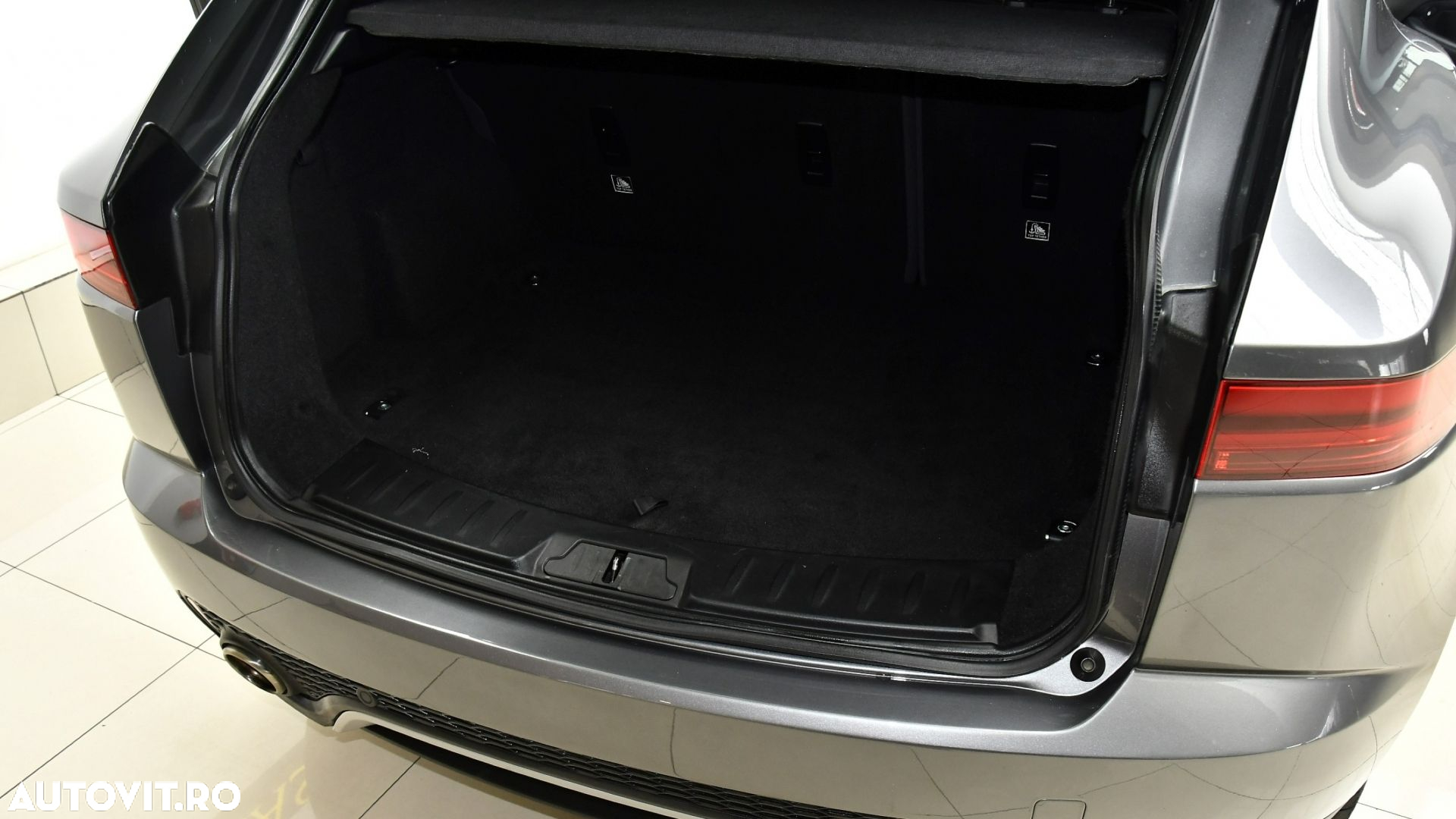 Jaguar E-Pace D240 AWD SE - 31