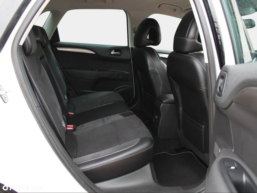Citroën C4 VTi 120 Exclusive - 6