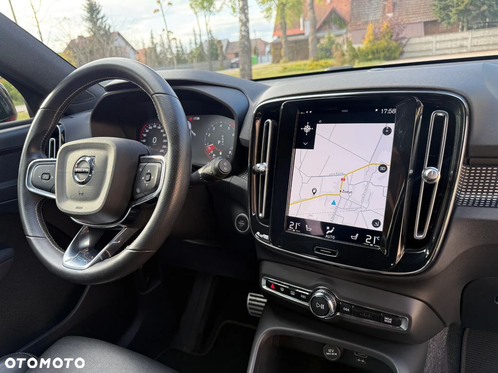 Volvo XC 40 B4 B AWD R-Design - 30