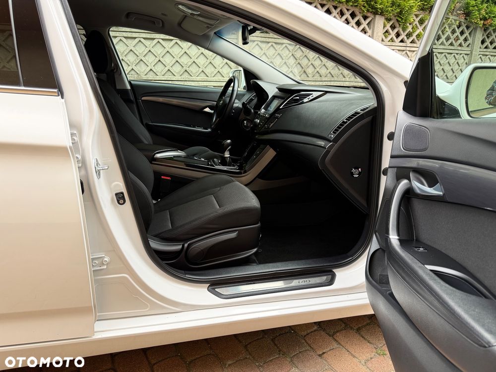 Hyundai i40 Kombi blue 1.6 Trend - 17