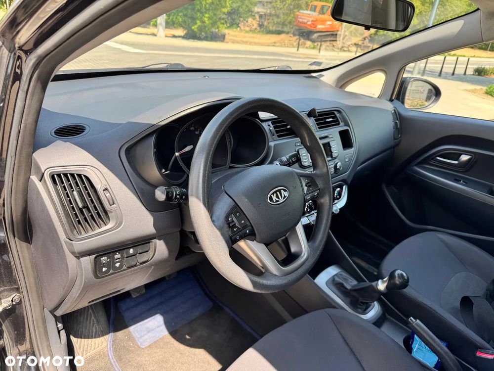 Kia Rio - 8