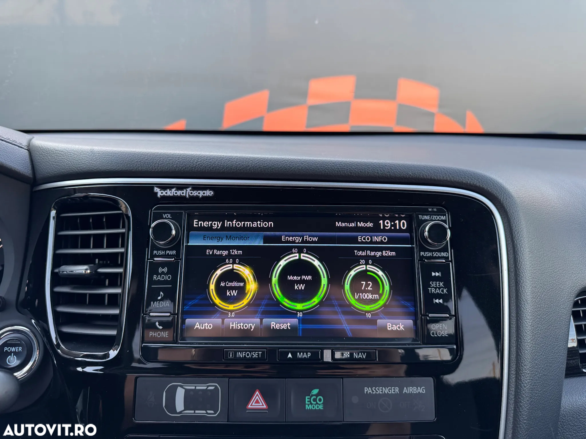 Mitsubishi Outlander 2.0 4WD Plug-In Hybrid - 26