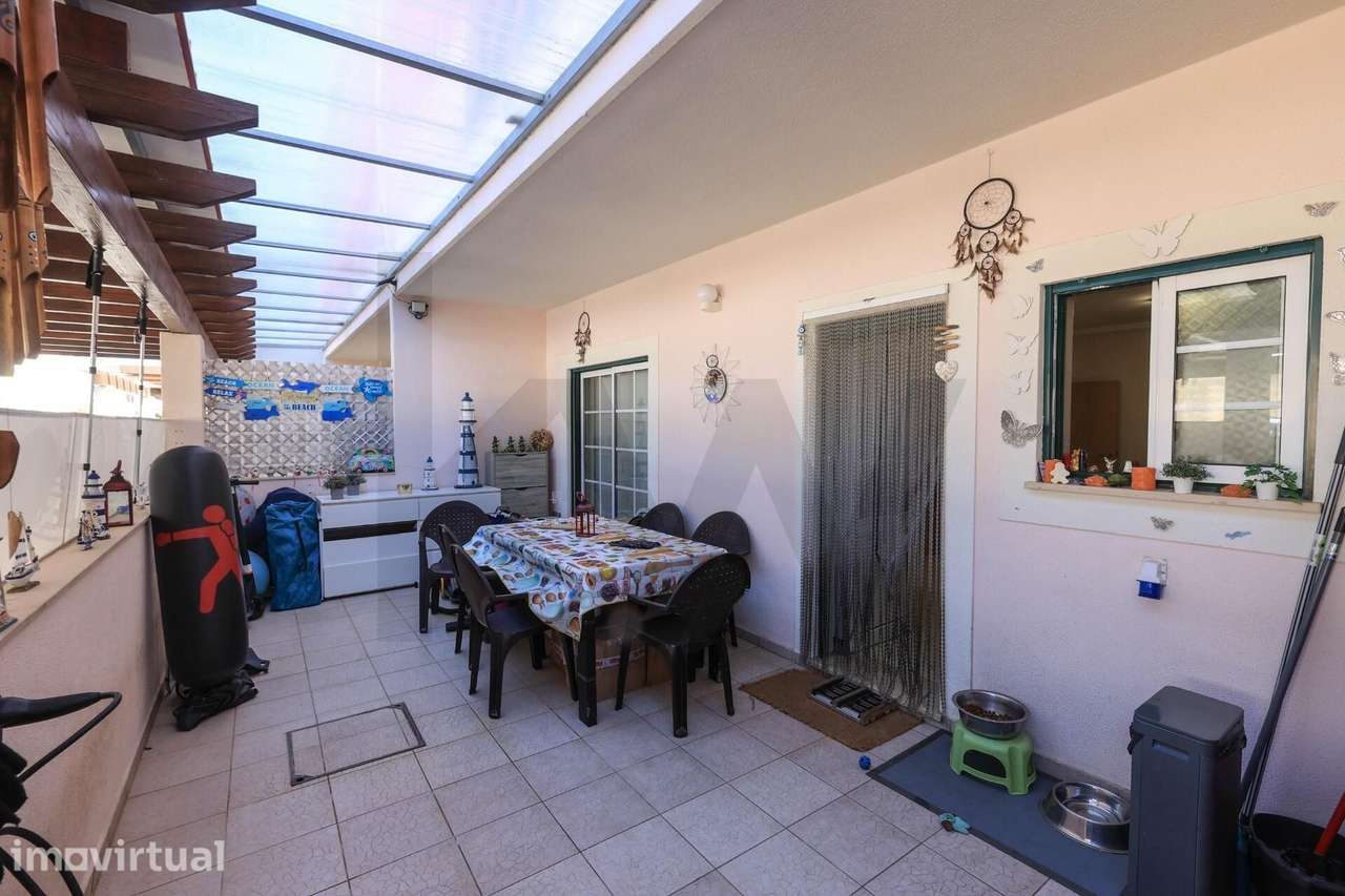 Moradia T3 com piscina e Sótão com potencial para criação de um T2 | F - Grande imagem: 4/34