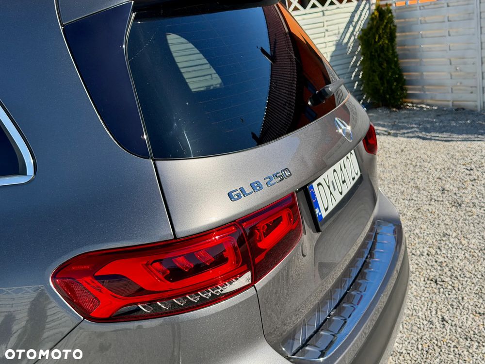 Mercedes-Benz GLB 250 4Matic 8G-DCT - 27