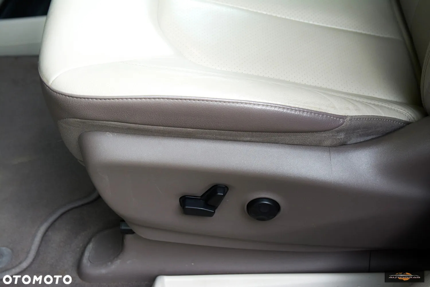 Chrysler Pacifica - 30