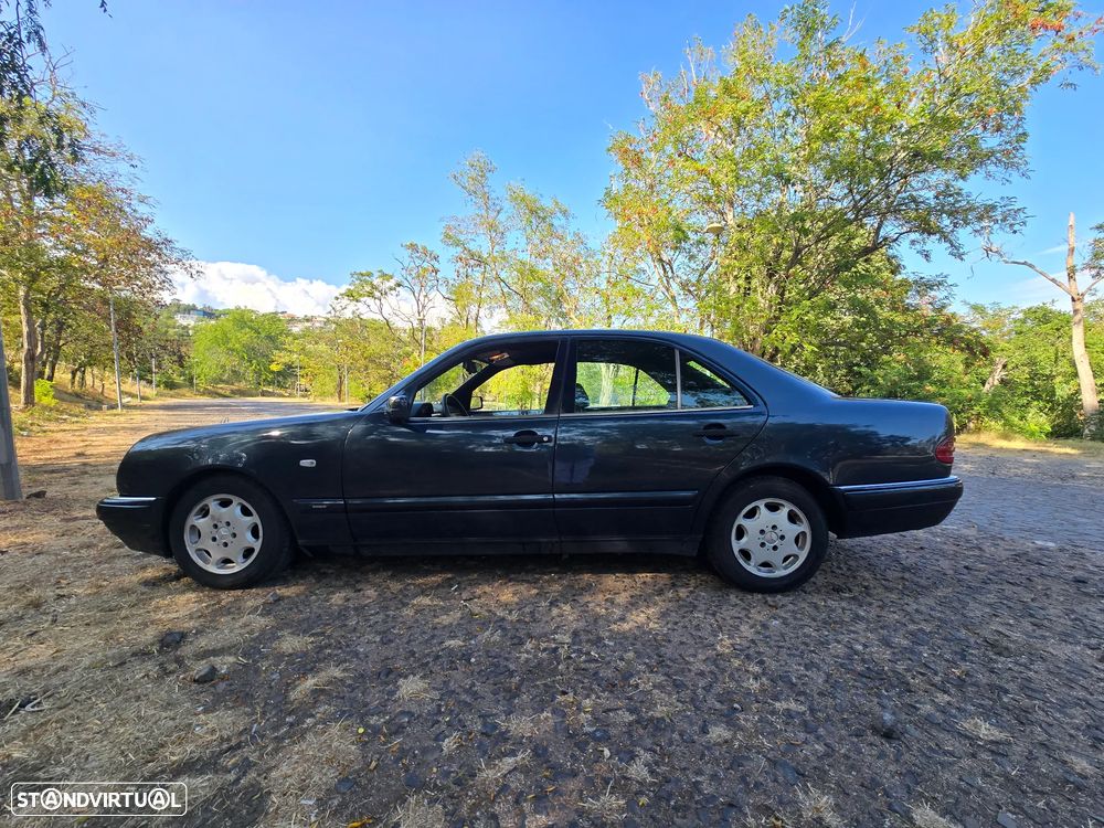 Mercedes-Benz E 220 D Elegance - 5