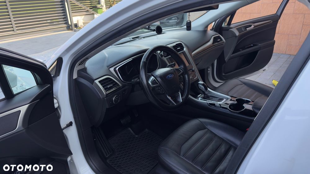 Ford Fusion - 30