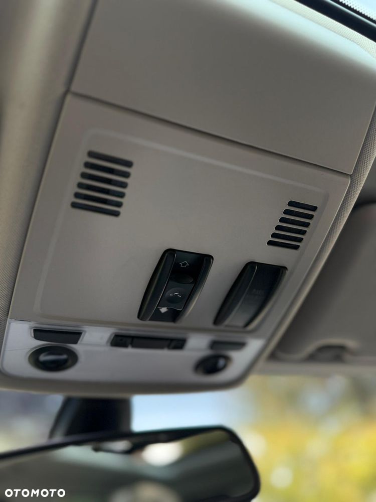 BMW Seria 3 330xi - 17