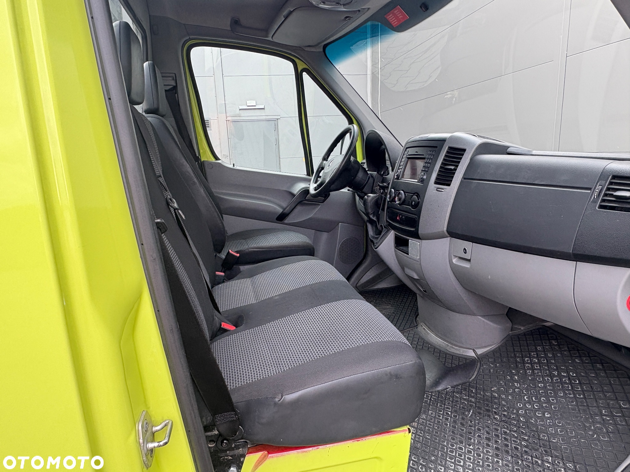 Mercedes-Benz Sprinter - 14