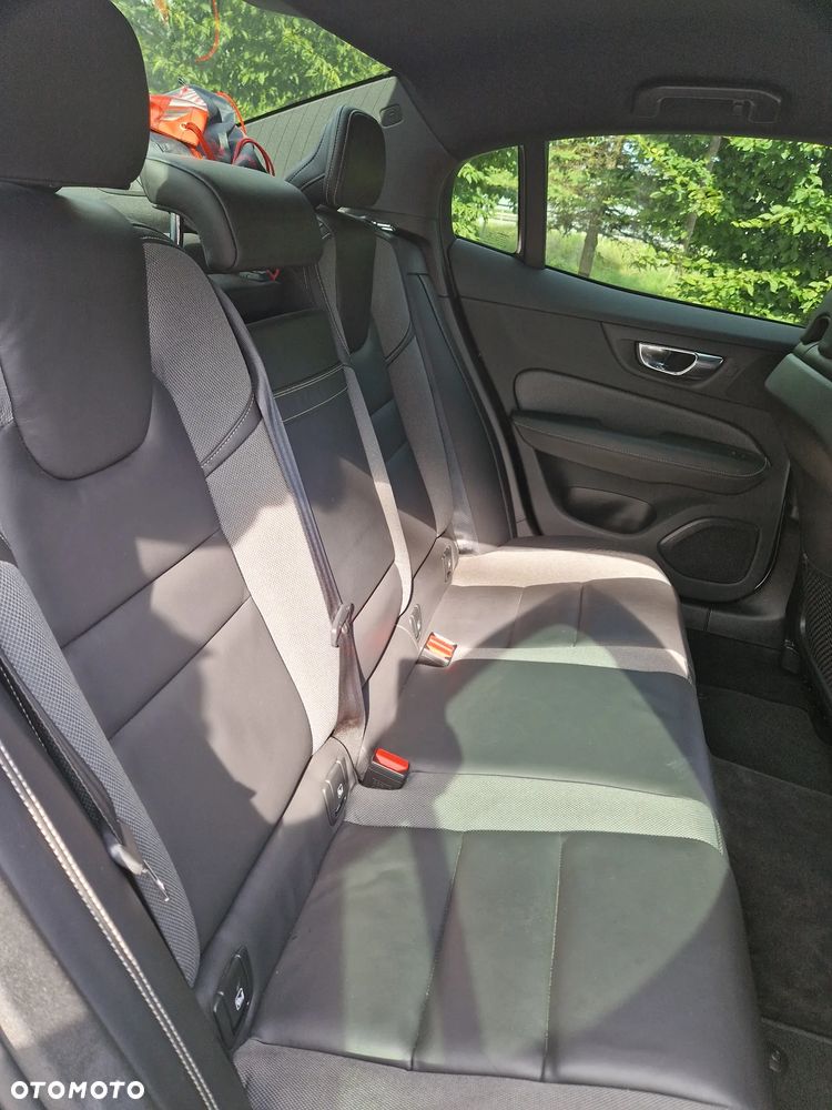 Volvo S60 T5 R-Design - 21