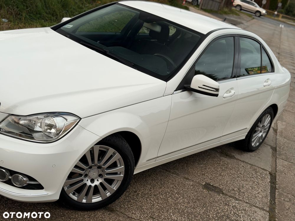 Mercedes-Benz Klasa C 180 CGI BlueEff Elegance - 11