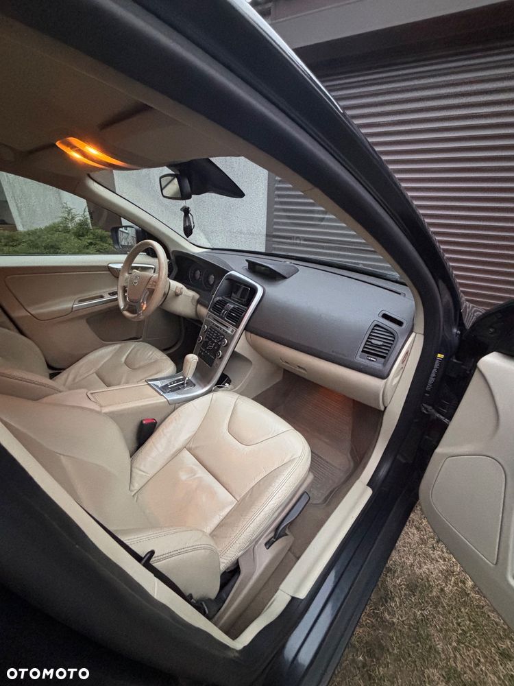 Volvo XC 60 2.4D AWD Kinetic - 11