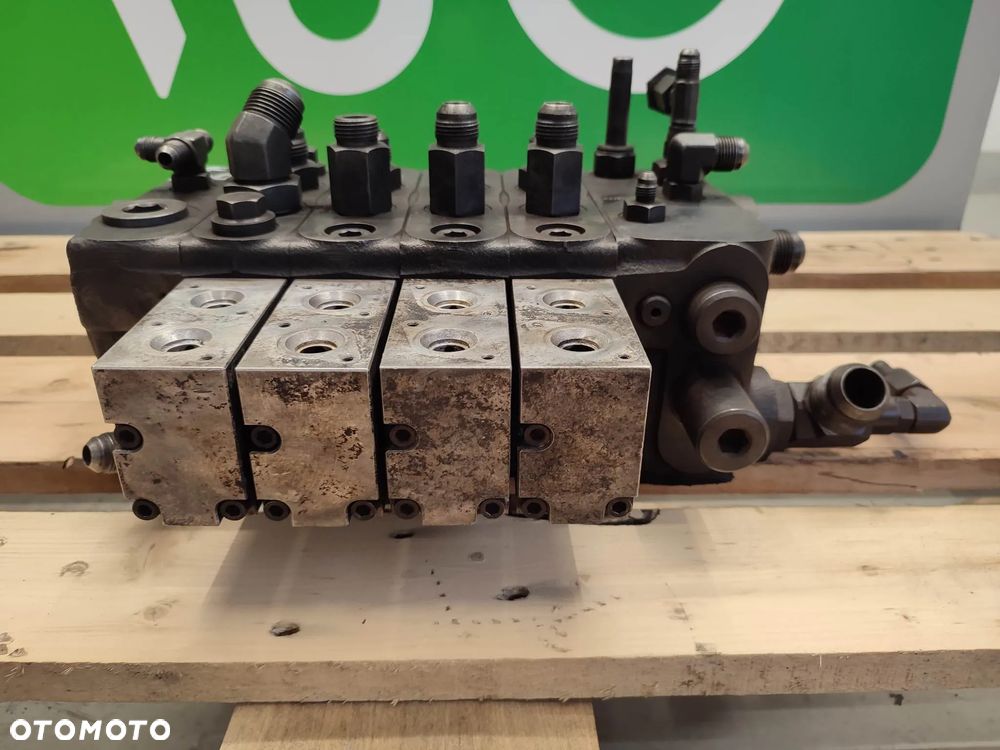 Rozdzielacz hydrauliczny Massey Ferguson 9407 (7GH345002) - 3