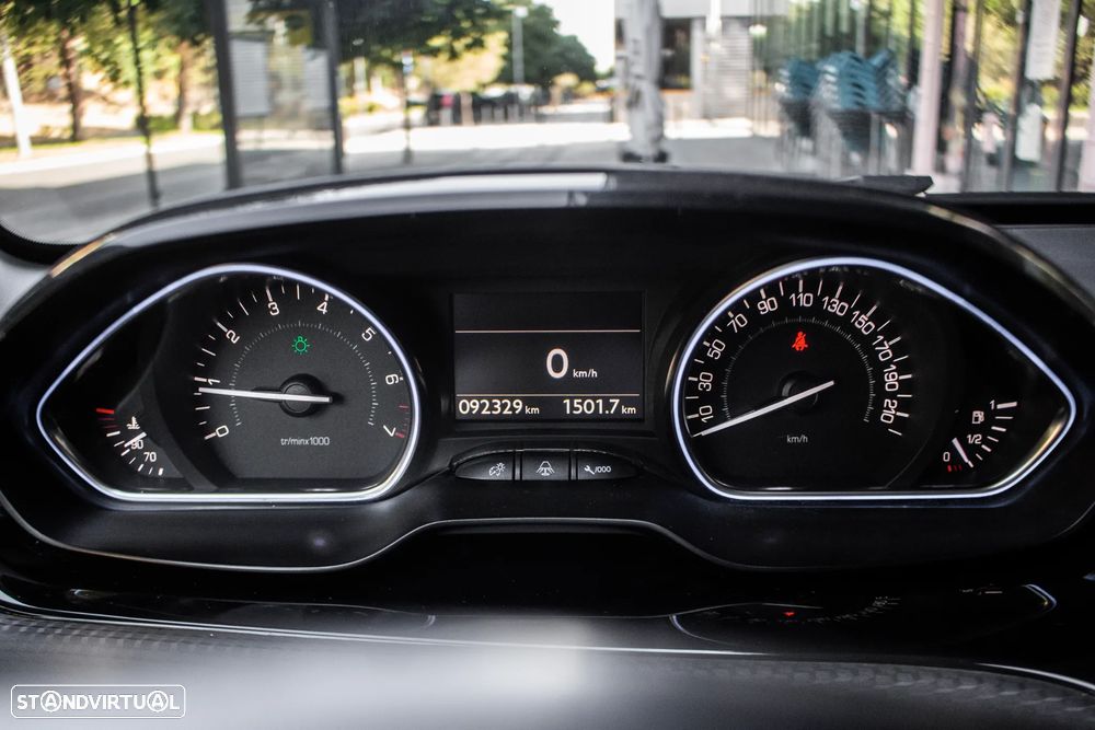 Peugeot 2008 1.2 PureTech Allure - 14