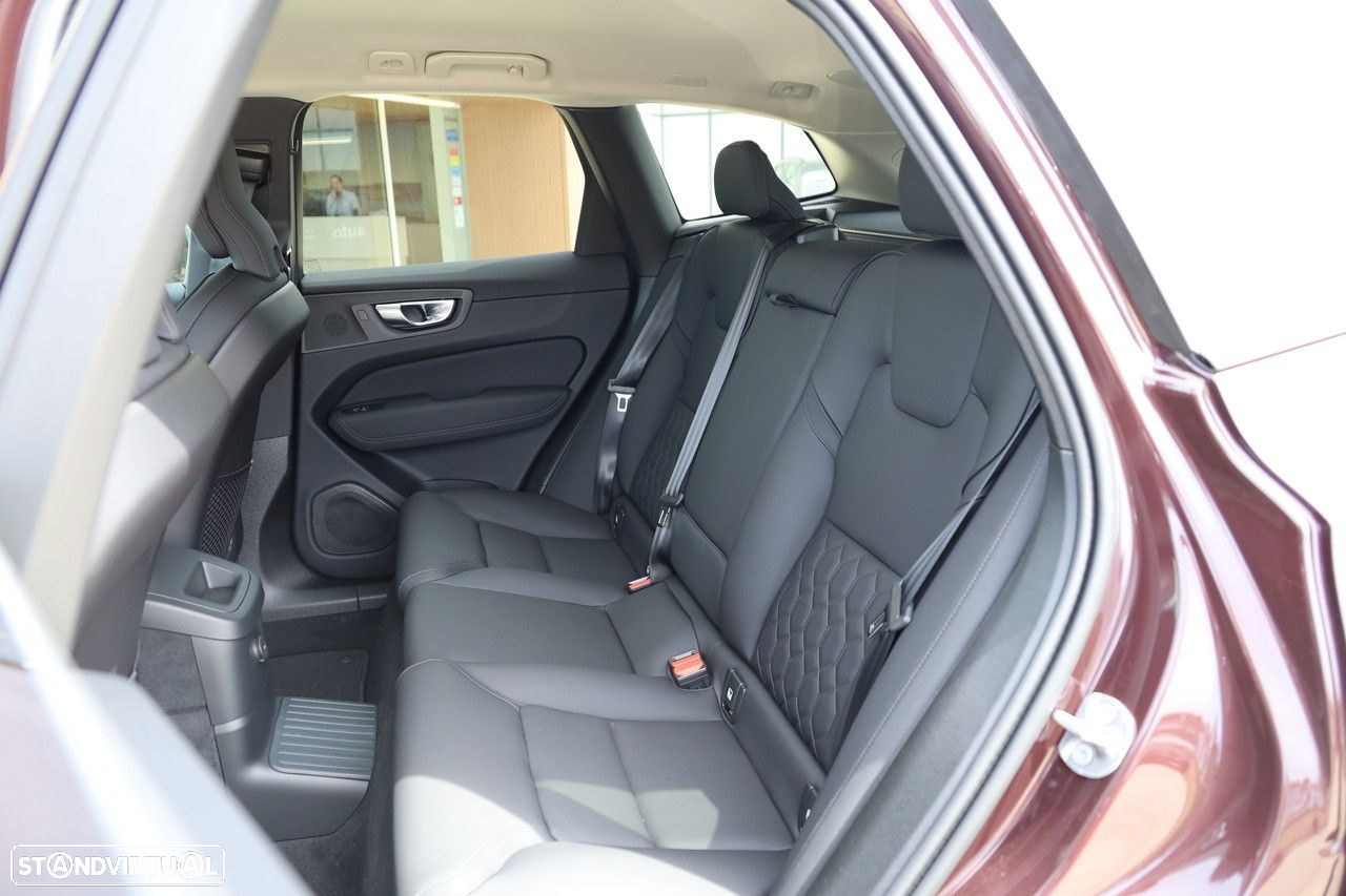 Volvo XC 60 2.0 T6 PHEV Plus Dark AWD - 17