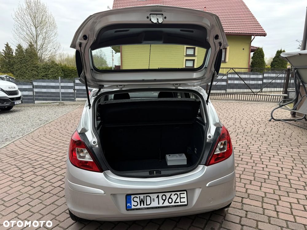 Opel Corsa 1.2 16V Essentia - 31