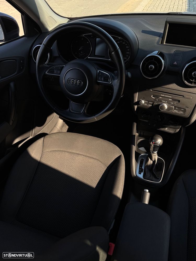 Audi A1 Sportback 1.6 TDi S-line S tronic - 11