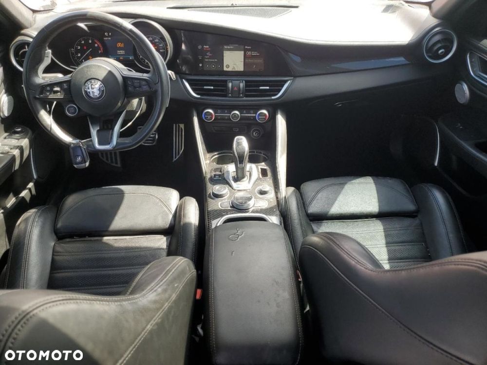 Alfa Romeo Giulia - 8