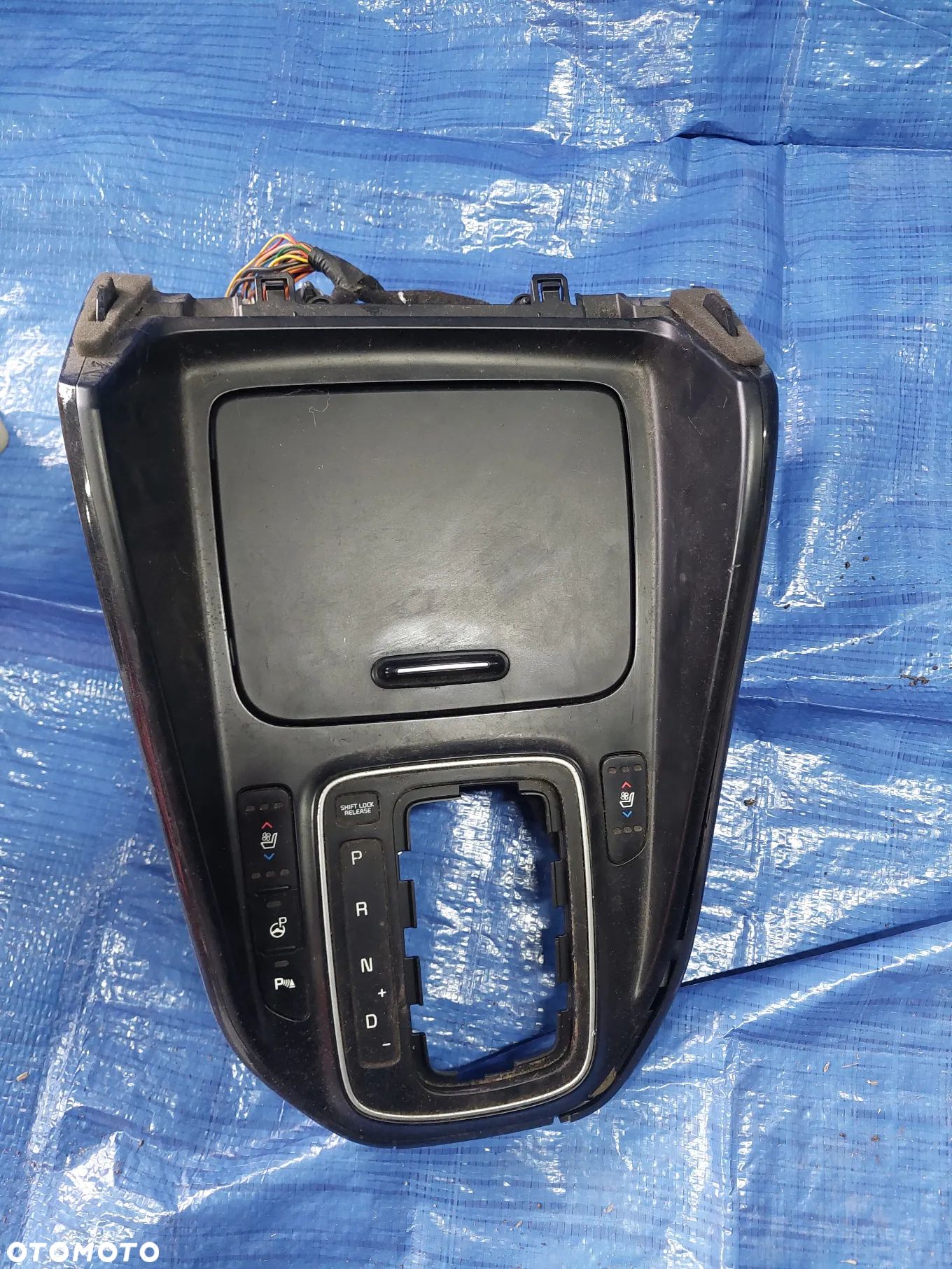 Carens Iv panel srodkowy automat - 1