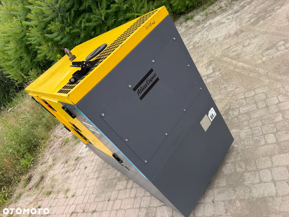 Atlas Copco QES 9 Agregat Prądotwórczy Generator prądu Wyciszony.  2018 rok. Silnik KUBOTA 3 cylindry. Agregat do pracy ciągłej. 2 x 400 VOLT oraz 230. Agregat w Bardzo ładnym stanie jak z Salonu. Sprowadzony z Norwegii. Agregat posiada bardzo dużo zabezpieczeń prądowych. Bezpieczna maszyna! Prądnica MECCALTE ECP3 1L4 najlepsza marka światowa! OKAZJA TANIO Profesjonalny przemysłowy sprzęt! Dokumenty inst. obsługi - 3