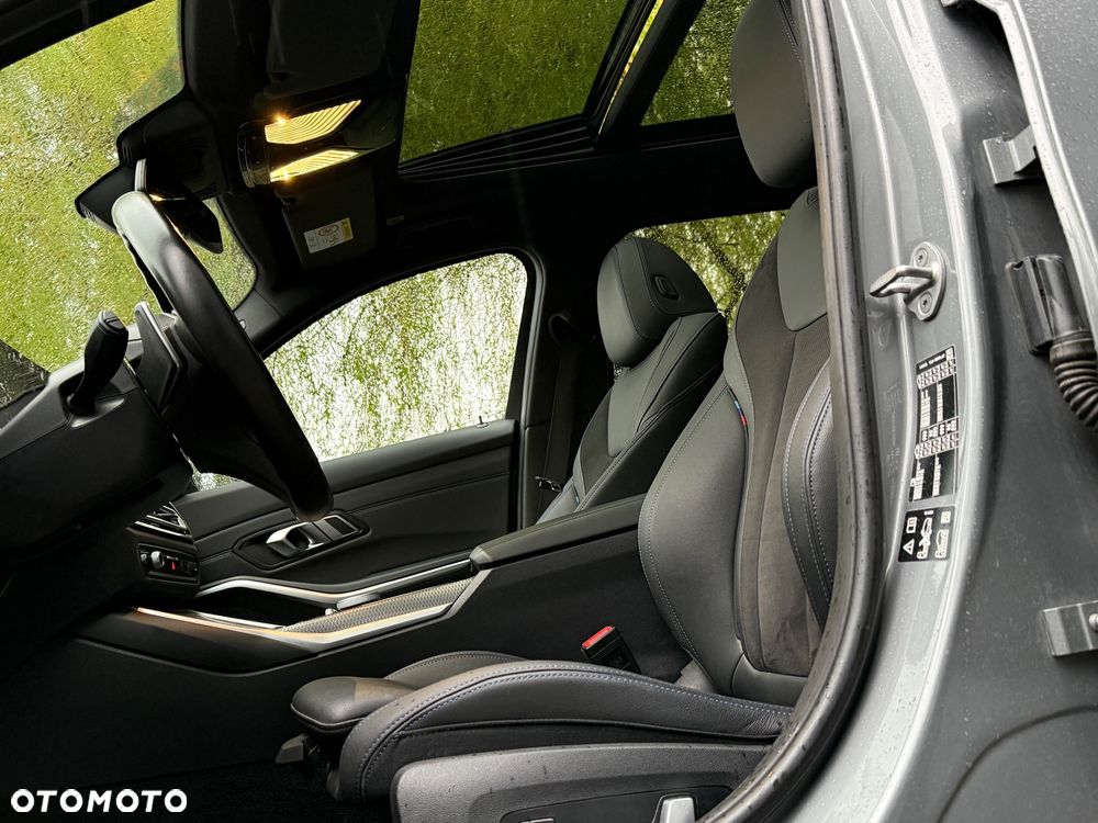 BMW Seria 3 330i xDrive M Sport sport - 33