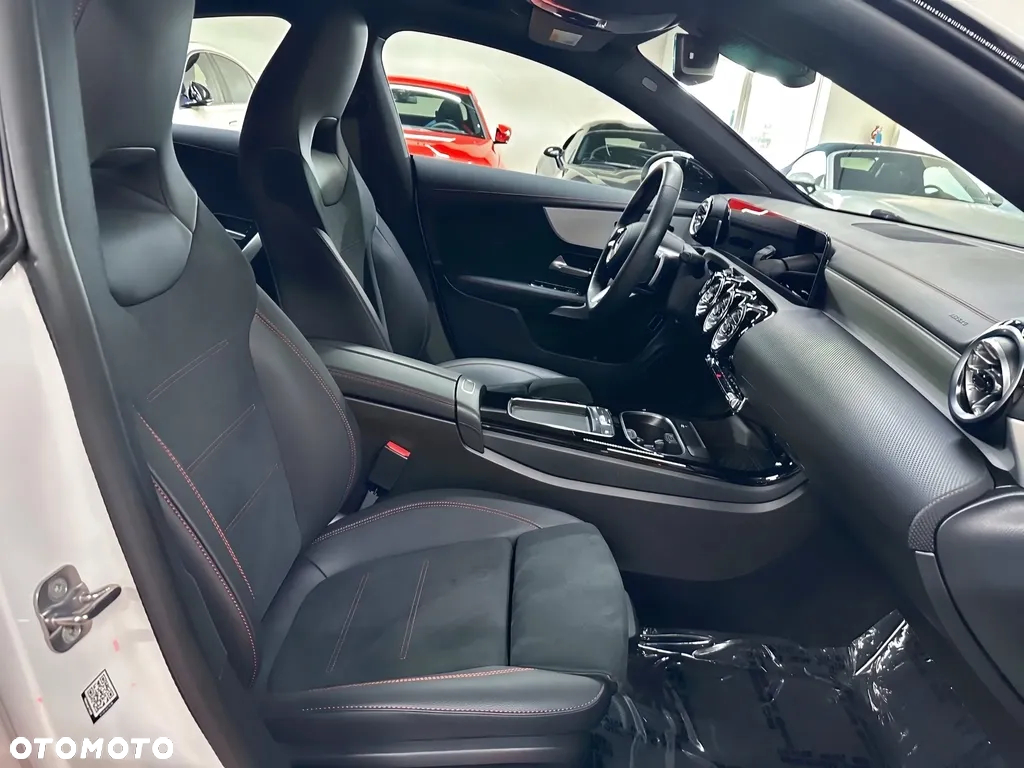 Mercedes-Benz CLA 250 4-Matic 7G-DCT - 12