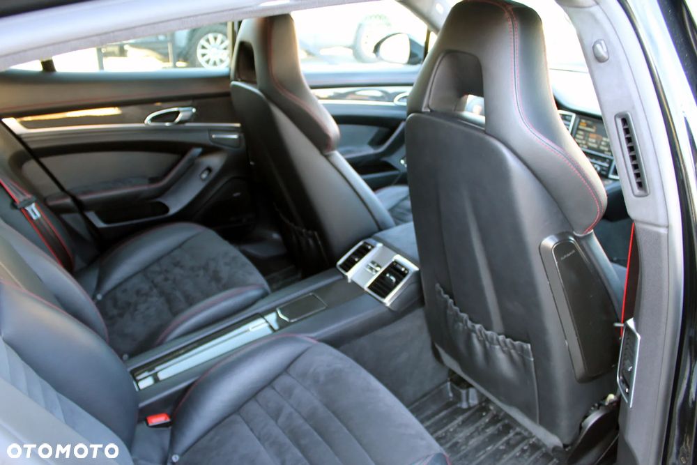 Porsche Panamera GTS - 15