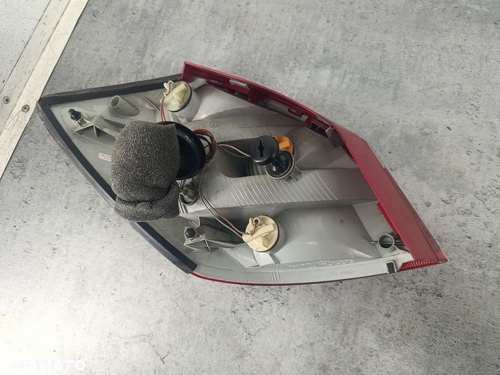 LAMPA TYLNA PRAWA SKODA FABIA II FL ZSB5J6945096 HATCHBACK - 4