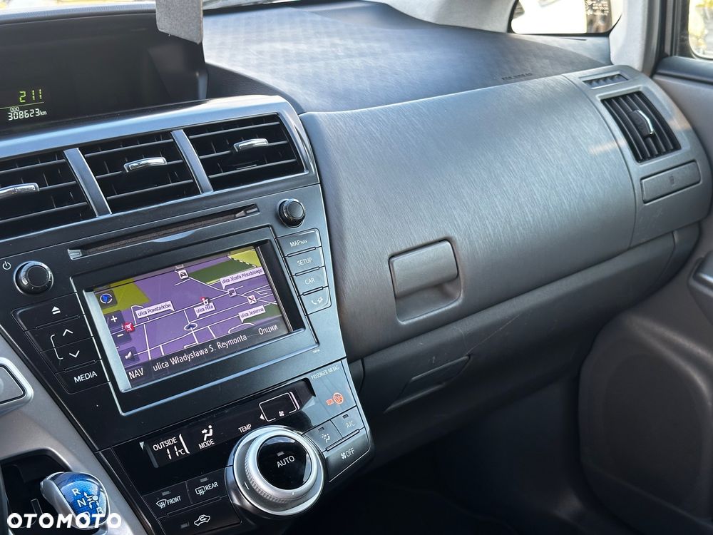 Toyota Prius+ (Hybrid) - 34