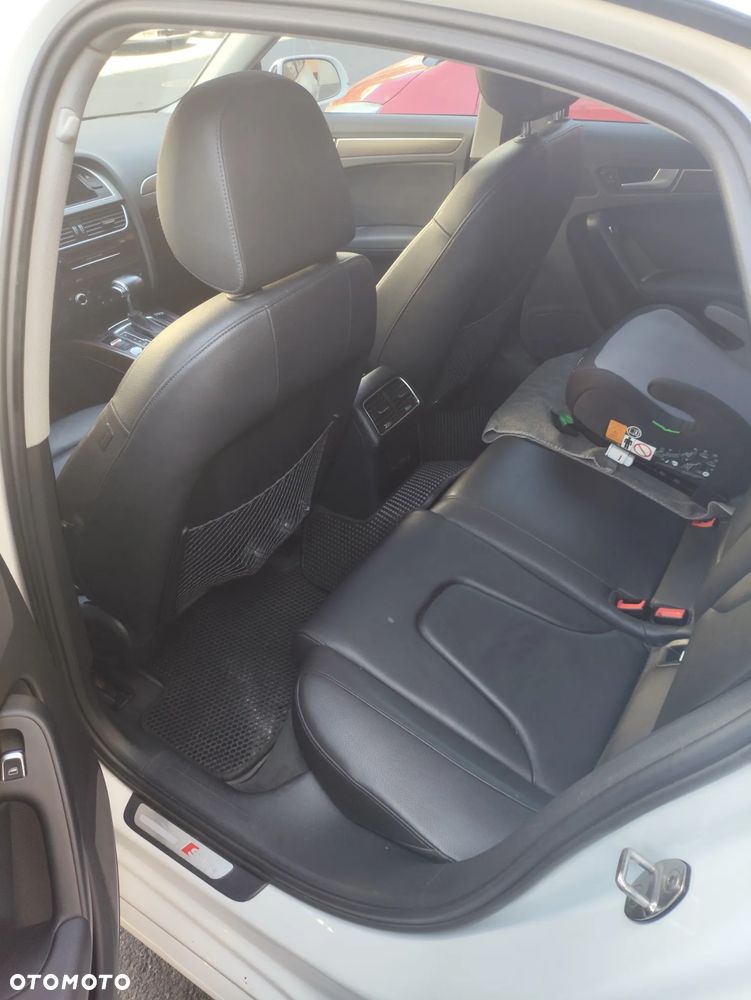 Audi A4 Limousine - 8