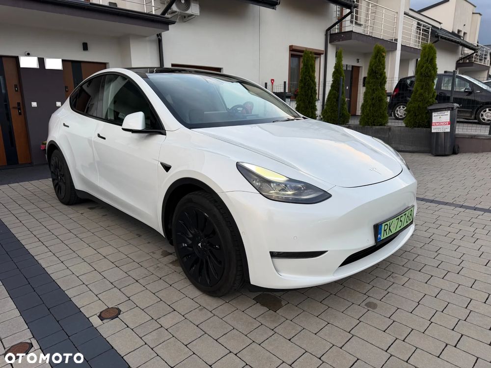 Tesla Model Y Long Range AWD - 10