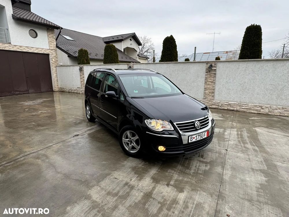 Volkswagen Touran - 1