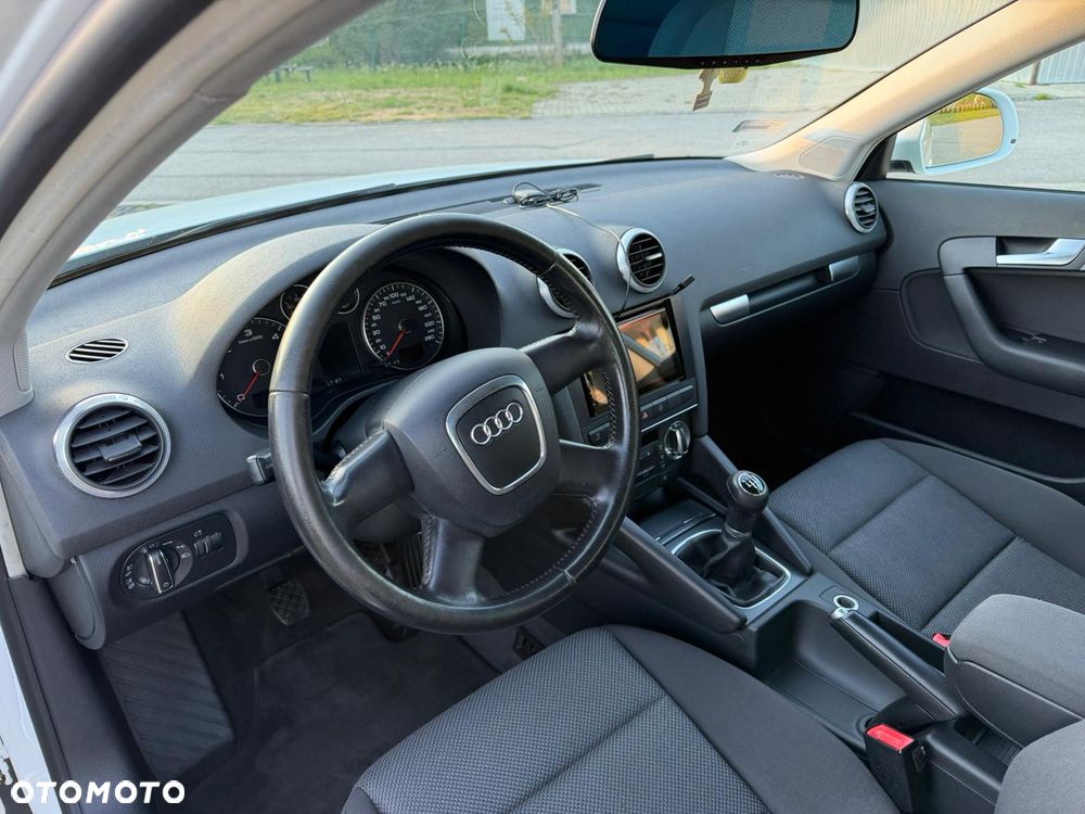 Audi A3 Sportback 1.6 TDI DPF Ambiente - 9