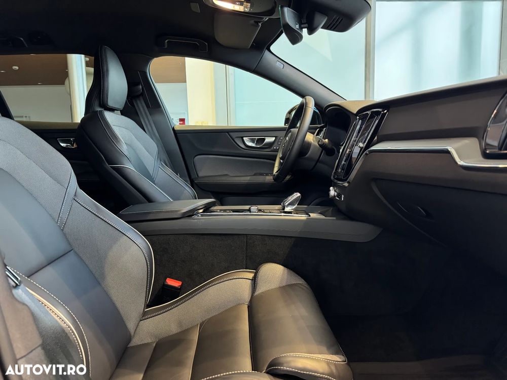 Volvo V60 B4 MHEV AT Plus Dark - 10