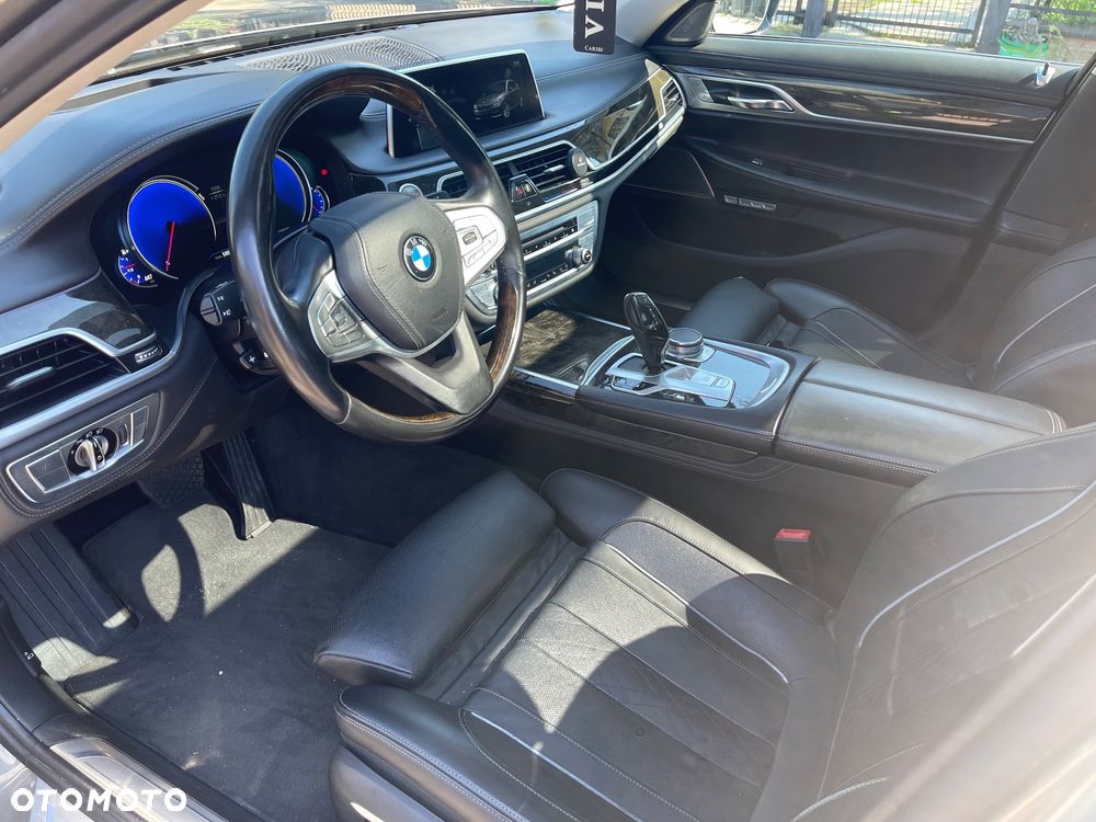 BMW Seria 7 750Li xDrive - 27