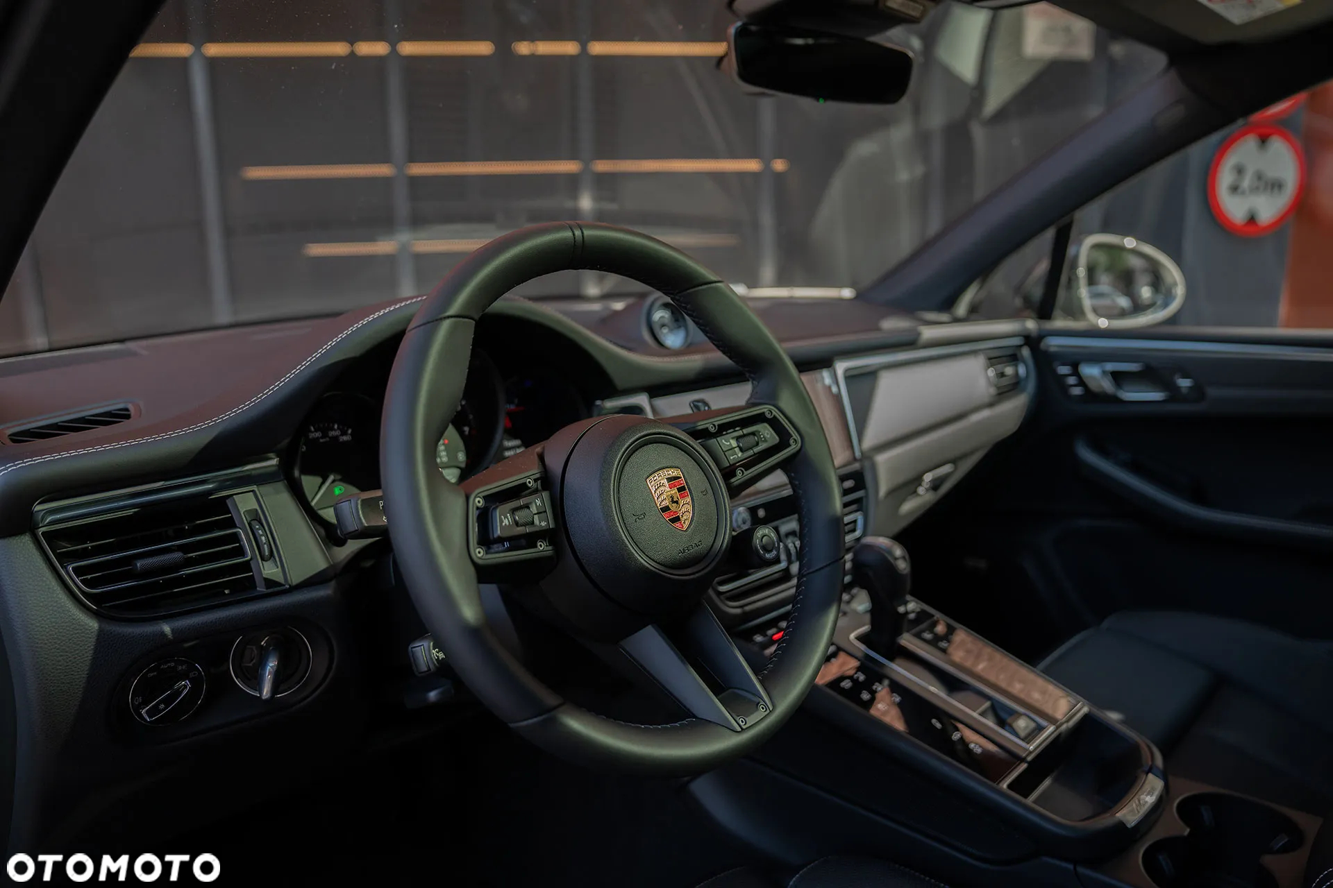 Porsche Macan T - 16