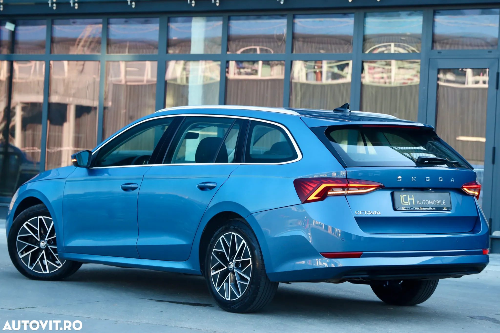 Skoda Octavia Combi 2.0 TDI DSG Style - 3