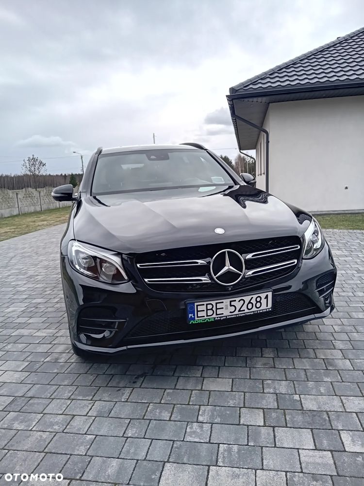 Mercedes-Benz GLC 250 4Matic 9G-TRONIC AMG Line - 9