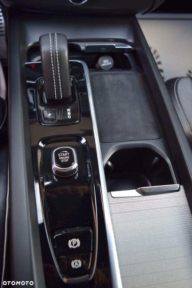 Volvo XC 60 B4 D AWD R-Design - 35